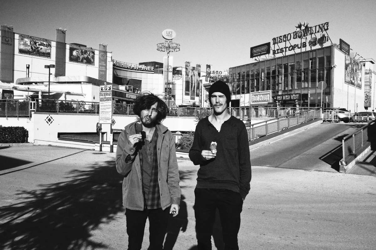 FRIES TAILLIEU is touring his new Globe Colorway