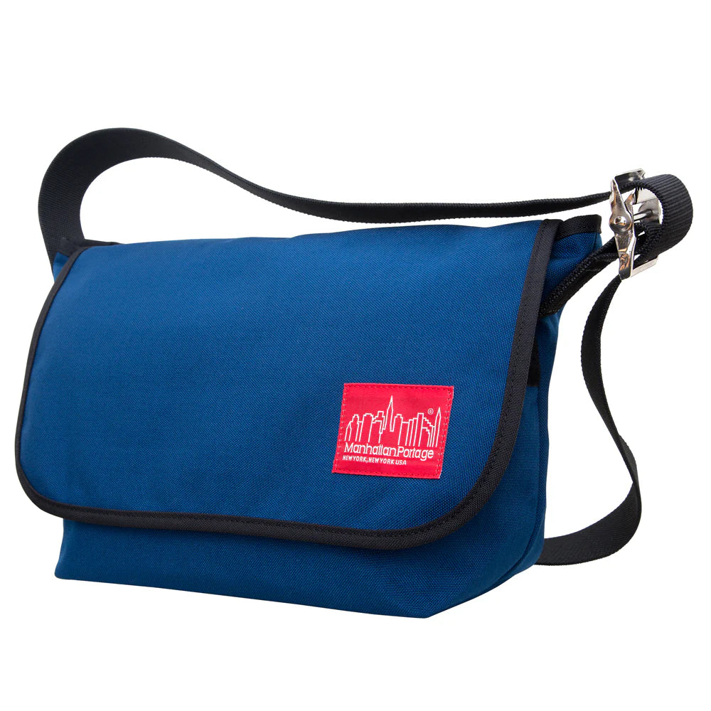 Manhattan Portage Vintage Messenger Bag Jr (Md) Navy — angle view