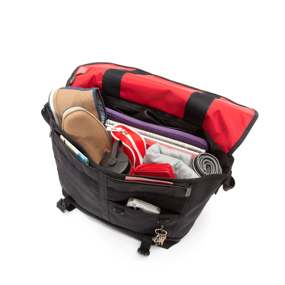 Manhattan Portage NY Messenger Bag Black — lifestyle