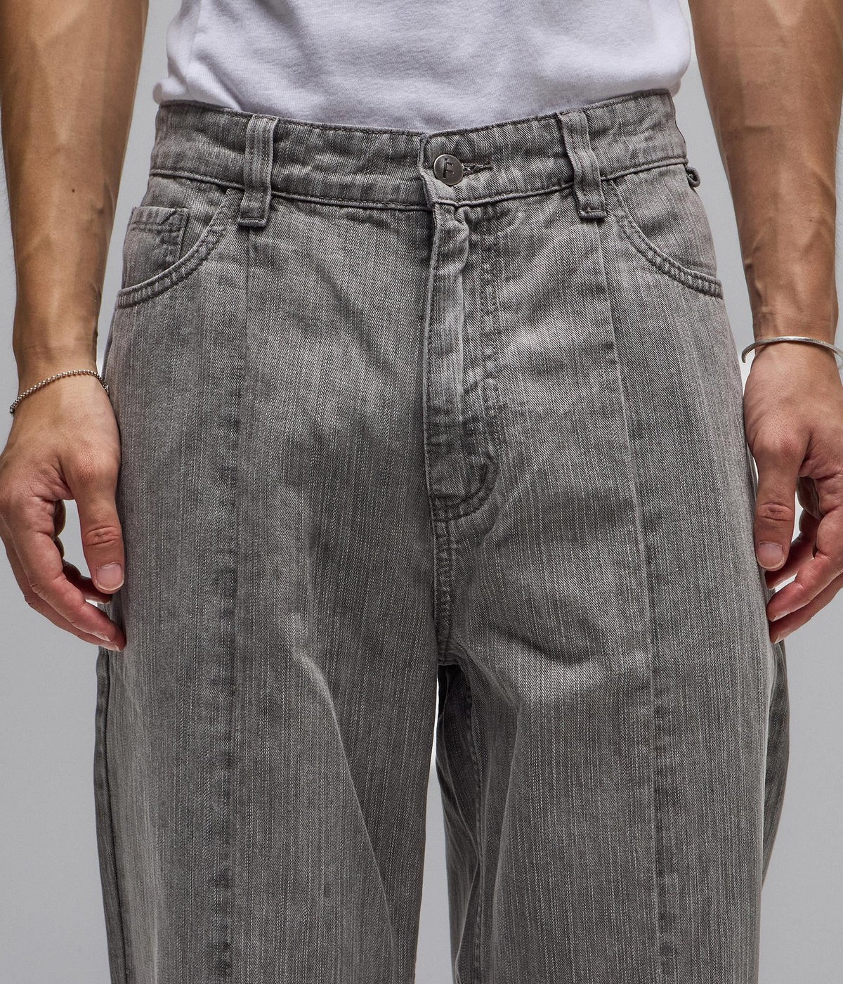 Former Distend Seam Jean - Washed Grey - on model
