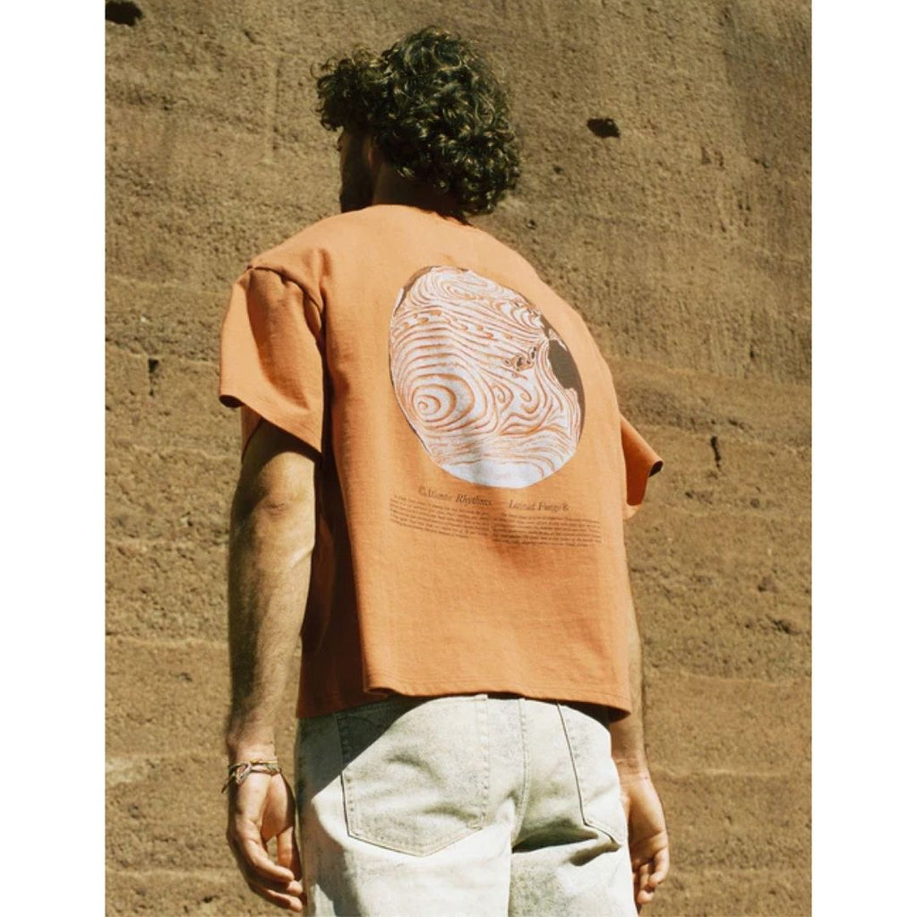 Latitud Fuego Currents T-Shirt Roasted Orange — lifestyle shot 5