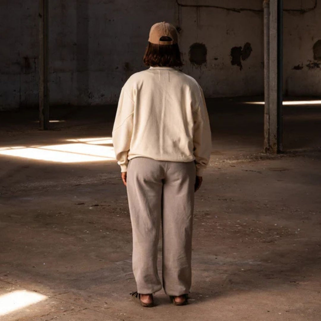 Latitud Fuego Vintage Zip Sweater Beige — lifestyle shot 2