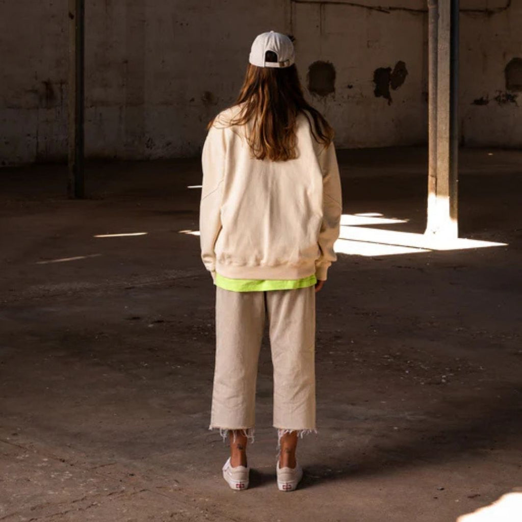 Latitud Fuego Vintage Zip Sweater Beige — lifestyle shot 3
