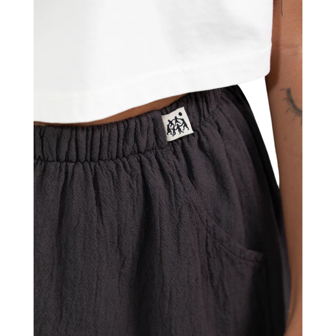 Latitud Fuego Womens LF Shorts Anthracite — back view