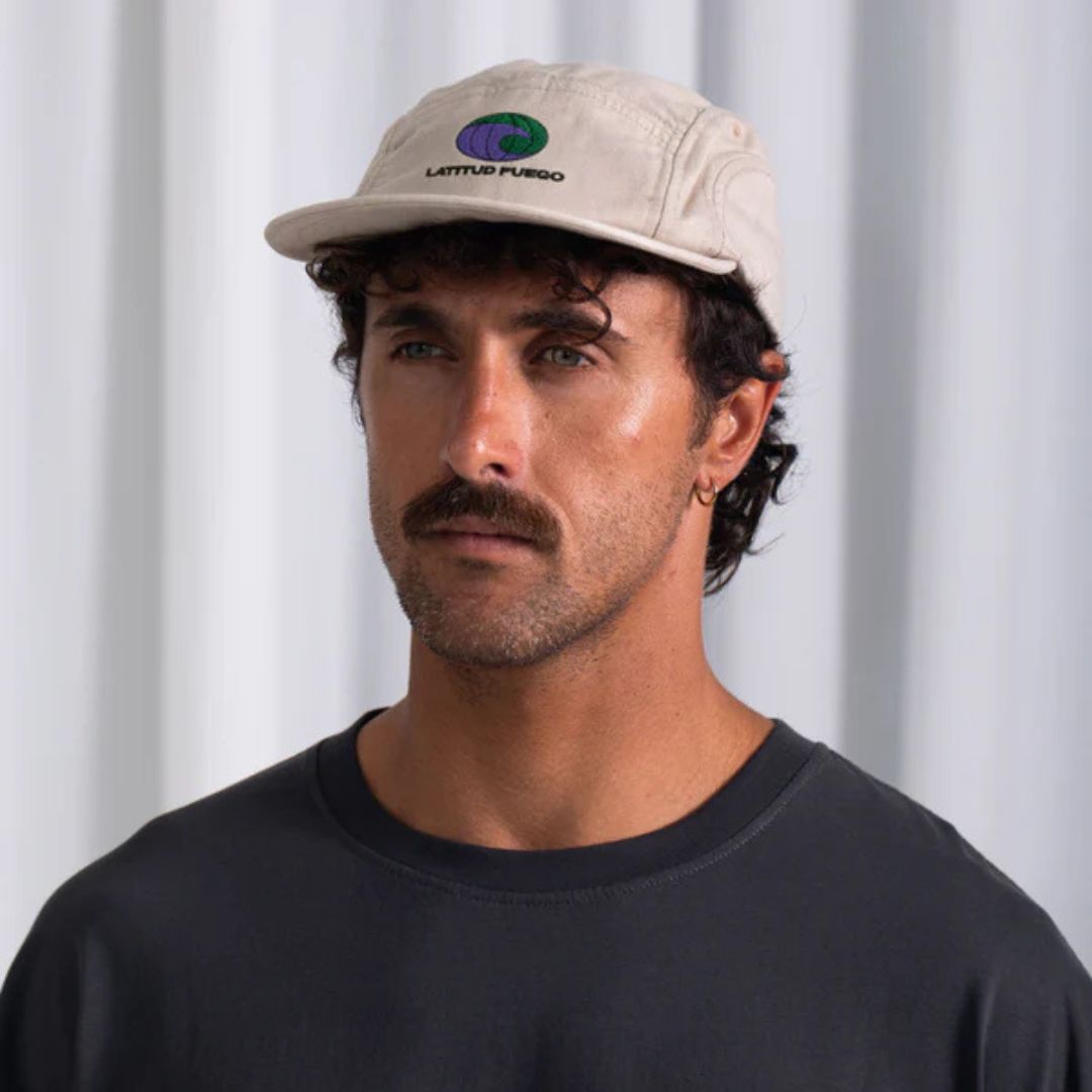 Latitud Fuego World Cap Beige — detail view